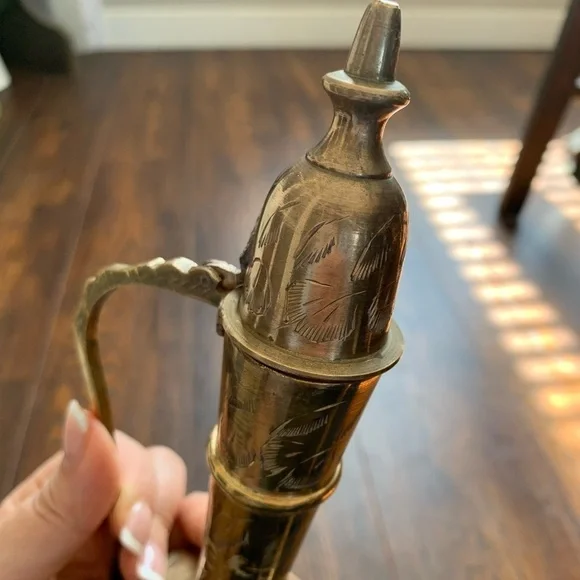 VINTAGE Sarana Brass Hand Made & Etched  Teapot Pitcher Made in India 8" Tall. - Picture 3 of 7